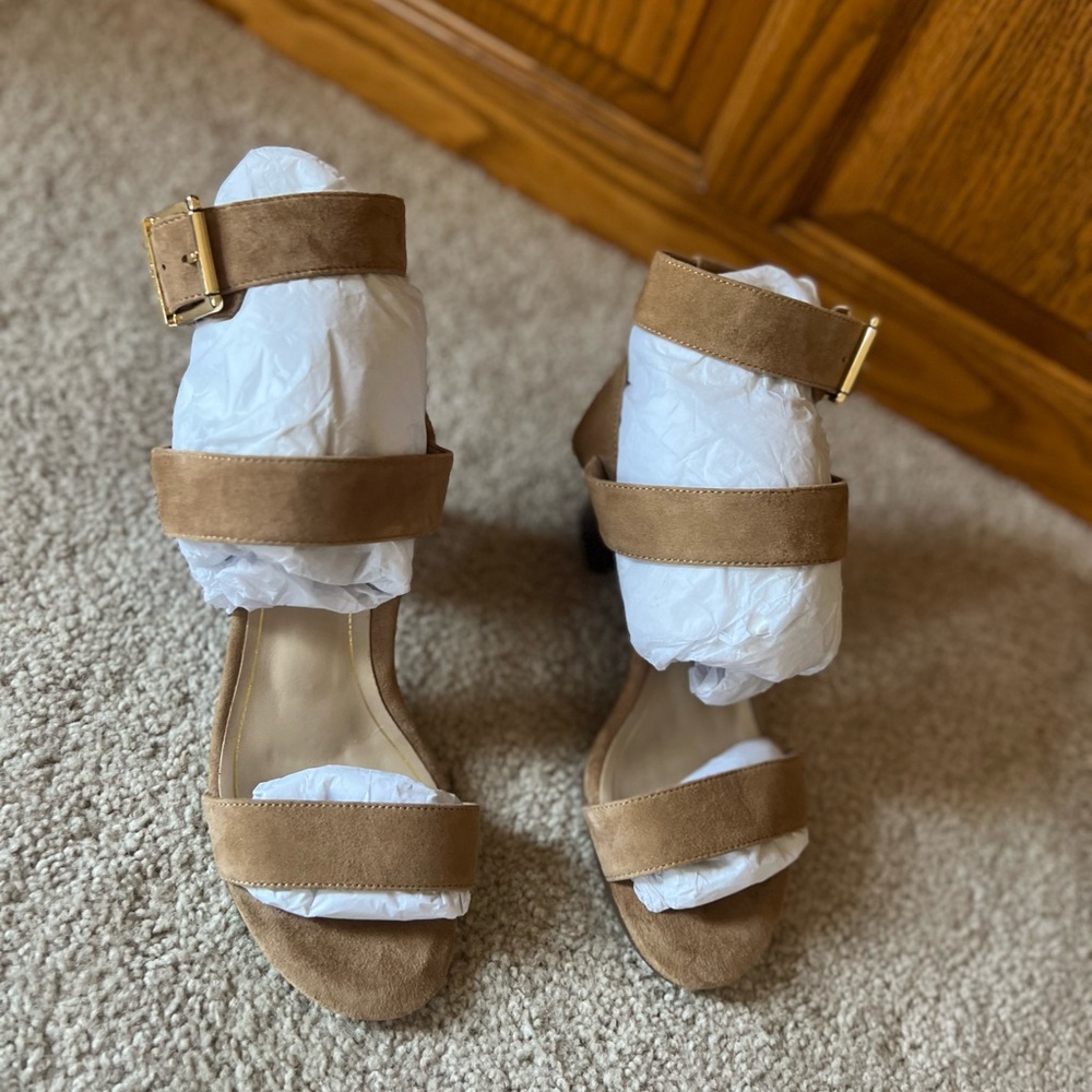 Vionic Tan Heeled Sandals with Chunky Block Heel